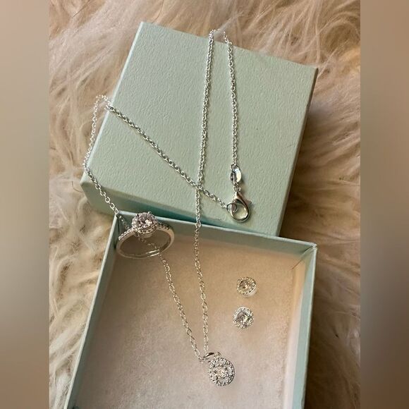 NWT set jewerly (Necklace, ring, earings) - Picture 2 of 2